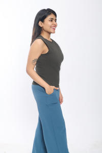 Camiseta sin mangas informal para mujer Mezcla de poliéster sin mangas verde oscuro B2B Fashion Essentials - Product Image 4
