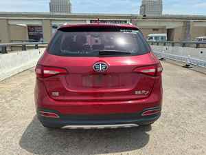 Auto a Gasolina 2024 Faw SUV Automático con Asientos de Cuero, Llantas de Aleación de Aluminio R17, en Venta - Product Image 5