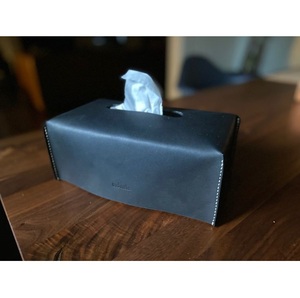 Boîte à mouchoirs en cuir au design moderne et élégant, forme minimaliste de haute qualité pour un style de pièce luxueux, décoration de table pour la maison et le bureau - Product Image 2