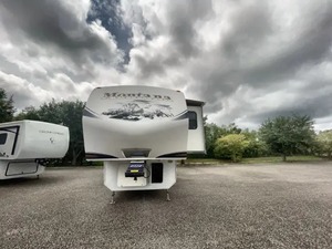 Excelente, en perfecto estado, seminuevo, 2012, Keystone M-o-n-t-a-n-a 3400RL - Product Image 4