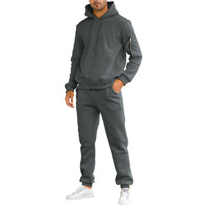 Ensembles de survêtement pour hommes de haute qualité personnalisés en gros OEM ensemble de survêtement pull jogger survêtements d'équipe de sport respirants pour hommes - Product Image 1