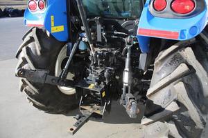 รถแทรคเตอร์ขับเคลื่อน105 2022 4WD สวนรถแทรคเตอร์70HP ล้อปั๊มล้อห้องโดยสารเกียร์เครื่องยนต์แบริ่งส่วนประกอบหลักรวมอยู่ด้วย - Product Image 3