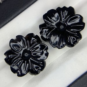 Bijoux de pierres précieuses d'onyx noir naturel faits à la main sculpture en forme de fleur avec effet de changement de couleur pierres précieuses en vrac - Product Image 1