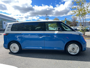 Volkswagen ID.Buzz 2025 Perfect Clean Blue, 1.ª Edición, 4Motion, Motor Eléctrico, Volante a la Izquierda, Asientos con Calefacción, Sistema de Navegación - Product Image 3