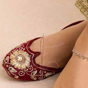 Calzado Khussa para Mujer, Color Sólido, Alta Calidad, Diseño Moderno, Tela Estampada, Antideslizante, Hecho a Mano, Venta Directa de Fábrica, Hecho en Pakistán - Product Image 5