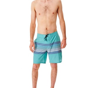 กางเกงขาสั้นผู้ชายผ้าโพลีเอสเตอร์พิมพ์ลายไฮสตรีทสไตล์ลำลอง - Product Image 1