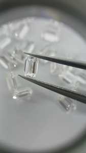 Mantra Diamond E F Color VS VVS Emerald Cut 0.10 Diamants cultivés en laboratoire CVD HPHT IGI Certifiés pour les bijoux en or - Product Image 5