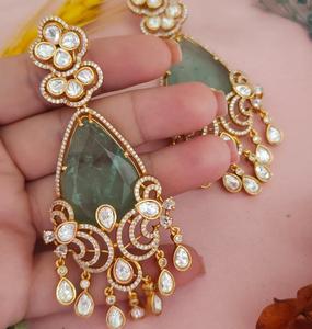 Hermosos Aretes de Latón Chapado en Oro de la Mejor Calidad con Piedras de Moissanita para Mujer, Ideales para Bodas y Fiestas - Product Image 2