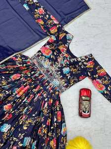 Broderie et tissu chinnon imprimé numériquement le long de la robe de couleur noire entièrement flair avec dupatta pour les mariages et les occasions de fêtes - Product Image 6