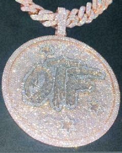 จี้ฮิปฮอปสำหรับผู้ชายประดับเพชรเม็ดสีโรสโกลด์14K ออกแบบได้ตามต้องการ - Product Image 2