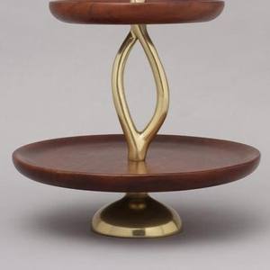 Élégant support à gâteau en bois à 2 niveaux avec tige en métal doré en forme de tulipe, plateau décoratif pour desserts, idéal pour les mariages, les fêtes et la décoration rustique de la maison. - Product Image 6