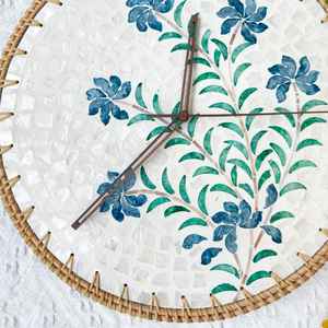 2025 élégant naturel nacre et osier rotin tenture murale horloge rotin horloge pour la décoration de la maison fabriqué au Vietnam - Product Image 6