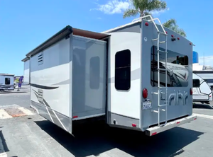 Autocaravanas de Lujo y Confortables, Modelo 58TFX352XH3028427, Usadas, 2017, Industriales, OEM, 319RLS, Remolque de Viaje con Amplia Sala de Estar - Product Image 2