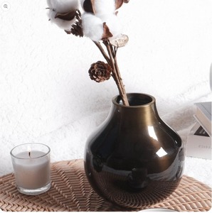 Venta al por mayor jarrón de metal de estilo rústico y antiguo con superficie pulida a mano para ajustes elegantes - Product Image 5