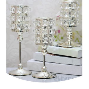 Bougeoir en métal doré perlé en cristal de conception de luxe pour la décoration de mariage d'hôtel à la maison - Product Image 4