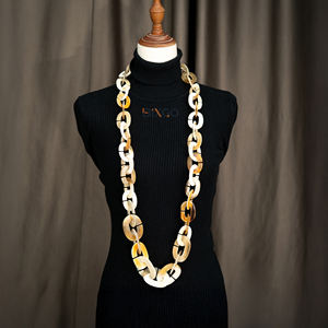Vente en gros de collier à longue chaîne en corne de boeuf naturelle de haute qualité pour femmes accessoires de mode à la mode avec chaîne à maillons - Product Image 1