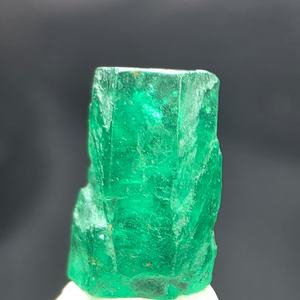 Cristal de Esmeralda Natural Swat de 2.65 Quilates |   Espécimen de Esmeralda Verde en Bruto |   Valle de Swat, Pakistán |   Piedra Preciosa Brillante |   Corte Hexagonal - Product Image 6