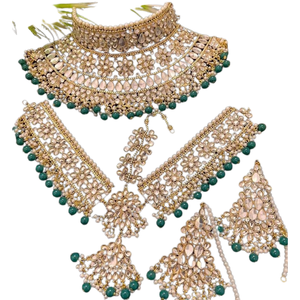 Bijoux de style magnifique 2024 pour femmes, style indien Bollywood, ensemble complet de bijoux de mariage traditionnels, disponible à la vente - Product Image 4