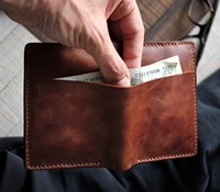 Cartera de Cuero Genuino Hecha a Mano por Aaliyan Impex - Diseño Personalizable de Alta Calidad, Estilo Clásico Moderno, Logotipo Personalizado, Elegante para Hombre