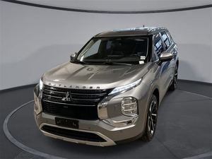 รถยนต์มือสองสภาพดีเยี่ยม OUTLANDER 2023 SE S-AWC SUV สีเทา ระยะทางวิ่งบนทางหลวงสูง 181 แรงม้า 2.5 ลิตร ระบบขับเคลื่อนสี่ล้อ - Product Image 5
