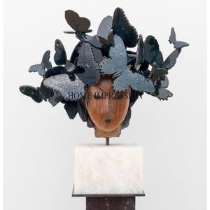 Figure de visage en bois d'acacia de haute qualité avec la sculpture attrayante de regard de concepteur de papillons en métal résistant d'Inde - Product Image 1