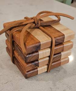 Sous-verres carrés en bois contemporains, écologiques et durables, parfaits pour une vie écoresponsable et de magnifiques accessoires pour la maison - Product Image 1