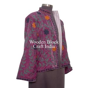 Chaqueta de Invierno de Terciopelo con Bordado Suzani Hecha a Mano de la Mejor Calidad, Chaqueta Suzani Corta para Mujer, Talla Única, Chaqueta Acolchada Corta - Product Image 5