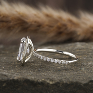 Bague de fiançailles en or massif 18 carats avec diamant de taille radiante de laboratoire Certificat IGI Bague cadeau luxueuse Halo et pavé pour femme - Product Image 2