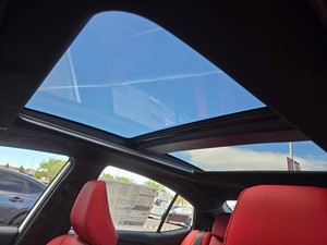 Toyota Camry XSE automatique, moteur propre, sièges en cuir, état impeccable - Product Image 2