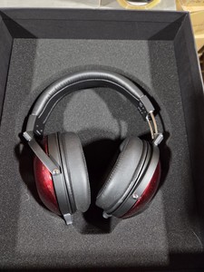 Audífonos de Referencia Premium TH-900 MKII Nuevos con Soporte, Stock B - Product Image 2