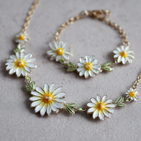 OEM ODM mignon pendentif en émail marguerite naturelle collier bracelet bijoux personnalisés