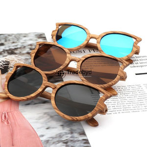 Gafas ecológicas de madera Gafas de sol ligeras con estilo para hombres Mujeres Diseño vintage de Tradebyd - Product Image 1