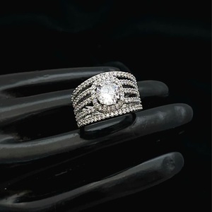 Designer Trendy Meilleure Qualité Finition Argent Bague Élégante Pour La Fonction Et La Collection De Vêtements De Mariage De Fête Pour Les Femmes Et Les Filles - Product Image 1