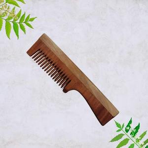 หวีไม้ทำมือแบบเป็นมิตรกับสิ่งแวดล้อมสำหรับผมเด็กหรืออ่อนโยนต่อหนังศีรษะที่บอบบาง ส่งออกจากอินเดีย - Product Image 2