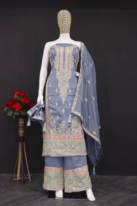Traje Salwar de Diseño Elegante con Bordado de Hilo y Lentejuelas, Compra en Línea, Moda Femenina India - Product Image 5