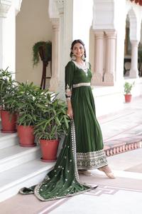 Robe Anarkali brodée de créateur, costume Anarkali en soie Vichitra pour les festivals et les occasions de mariage à prix abordable - Product Image 2