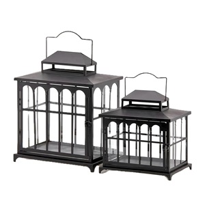 Farol de Madera Moderno y Elegante de Metal Negro Nórdico con Recortes de Rayas, Hecho a Mano para Decoración del Hogar, Jardín, Navidad y Bodas - Product Image 1