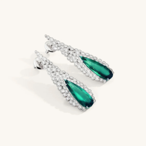 Boucles d'oreilles pendantes de luxe en platine et émeraude, serties de diamants pavés - Product Image 1