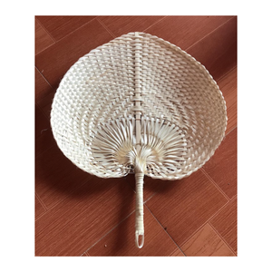 Ventilador de mano de hoja de palma de paja ecológico/ventiladores de bambú coloridos para el verano 99GD/productos al por mayor Vietnam - Product Image 1