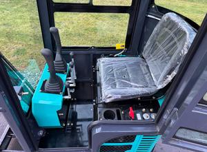 ENVÍO GRATUITO Miniexcavadora AGT QH13R de 13.5 HP con cuchilla de rellenado de 39 pulgadas y cucharón de 15 pulgadas, completamente cerrada, ventilador, EPA, CE, conexión auxiliar y plomería. - Product Image 6