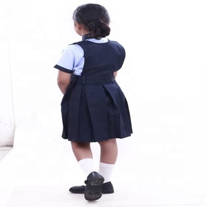 Vente en gros d'uniformes scolaires pour filles de haute qualité avec logo personnalisé T-shirt et salopette d'été en coton pour enfants - Product Image 4
