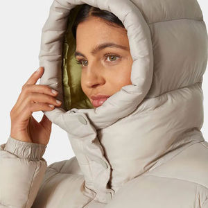 Parka hinchada Grace para mujer, nuevo diseño personalizado, gris suave, OEM, Capucha ajustable y chaqueta acolchada de invierno con burbujas para mujer - Product Image 4