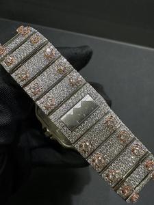 Montre de luxe en acier inoxydable argenté, mouvements à quartz, entièrement sertie de diamants Moissanite, style hip-hop antique personnalisé - Product Image 5