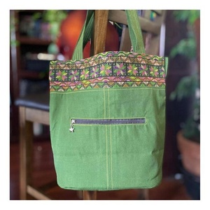 Sacs fourre-tout GOTS vérifiés extra zippés verts les plus vendus avec une longue poignée de contraste - Product Image 1