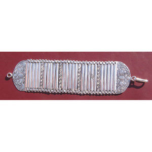 Fashion <b>Cuff</b> <b>Bracelet</b> in Plain <b>Silver</b> Design - Product Image 1