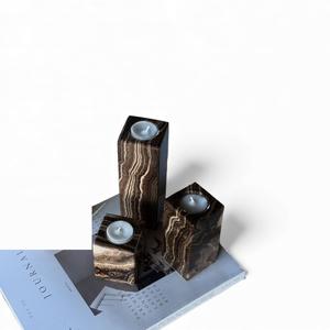 Ensemble de bougeoirs carrés en marbre blanc minimaliste avec des bords propres pour une décoration intérieure moderne et luxueuse - Product Image 2