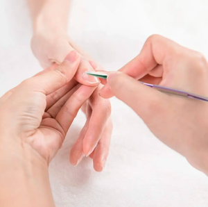 Juego de 3 piezas profesionales al por mayor, empujador de cutículas curvo de acero inoxidable, removedor de callos, herramienta de limpieza de uñas de arcoíris - Product Image 5