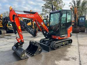 Nouvelle mini-excavatrice Kubota KX027-4, excavatrice compacte sur chenilles, capacité de la benne, faible niveau sonore, cabine, mini-excavatrice Kubota - Product Image 6