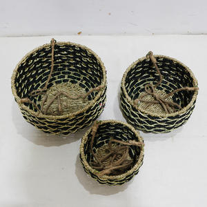 Jardinière suspendue auto-arrosante faite à la main à partir de paniers tissés en jacinthe d'eau et en jonc de mer Vietnam - Product Image 6