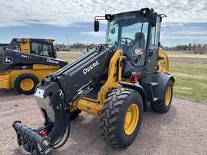 รถตักล้อยาง John Deere 326D ใหม่/มือสอง พร้อมเครื่องยนต์และ PLC คุณภาพสูง จัดส่งรวดเร็ว - Product Image 5